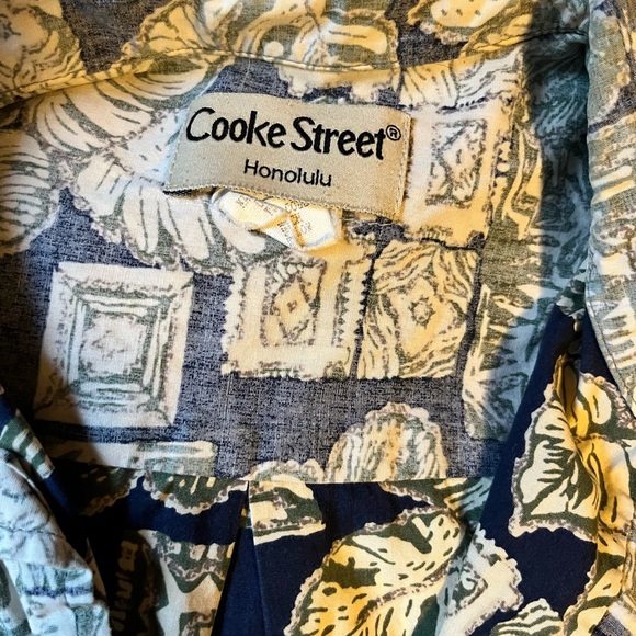 Cooke Street Honolulu Men's Blue and White Hawaiian Aloha Shirt Cotton - Picture 3 of 4